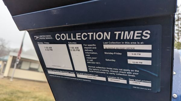 Drive up mailbox collection times