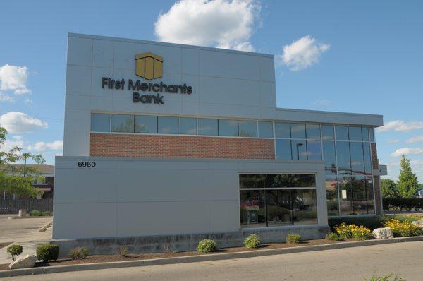 First Merchants Bank on East Main Street in Reynoldsburg OH