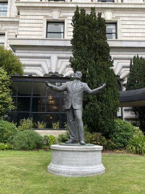 Tony Bennett statue at the fairmont