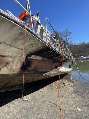 Harrods Creek Yacht Club houseboat recovery demolition after fire.