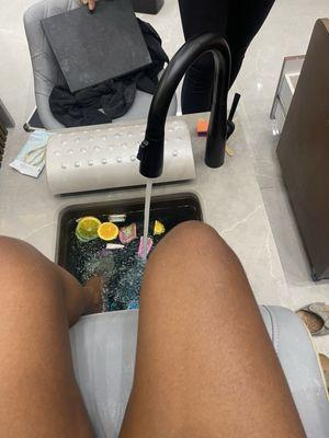 The pedi water !