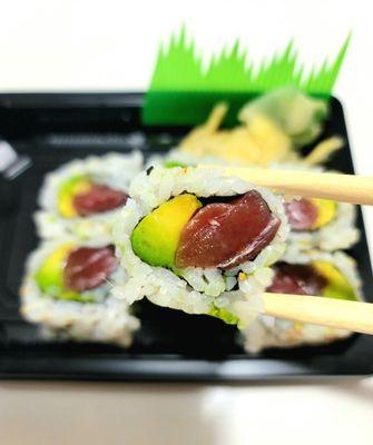 Tuna avocado roll