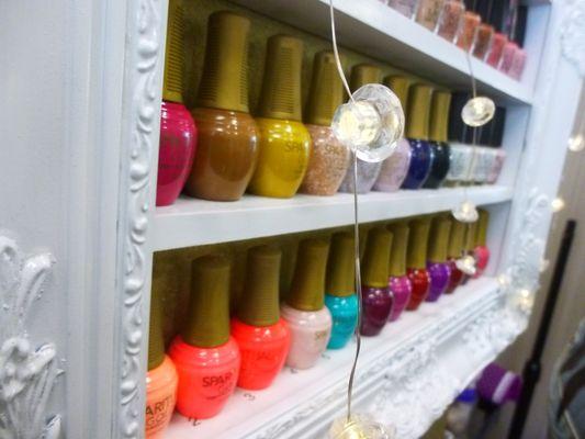 Vegan nail polish for all those that can't have chemicals .