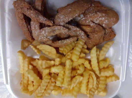 Whole chicken wings with lemon pepper with fries