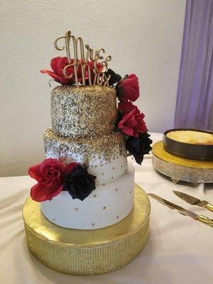 Gold Accent Wedding Cake