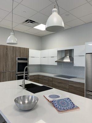 love this modern kitchen