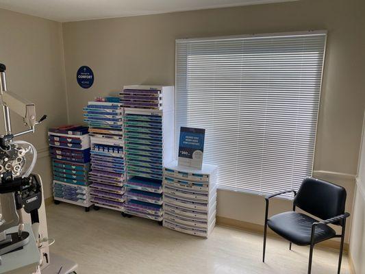 Contact Lens Room