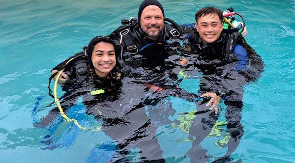 Marina & Willy completing the pool-portion of their Open Water (beginner) Course.