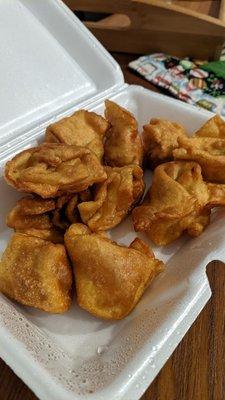 Fried wontons (comes with sweet/sour sauce)