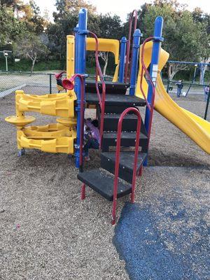 Kids 2-5 play structure