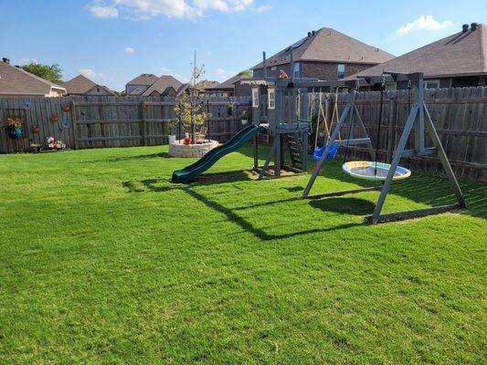 At FLC, we want to give your yard some TLC! Family owned business that wants to go the extra mile
to improve your yard space!