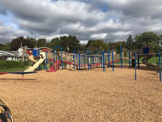 Nice park equipment but difficult for people with mobility issues