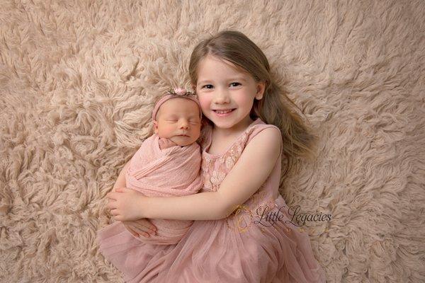 newborn picture with sister