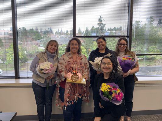 5 employees celebrate their birthday at the office