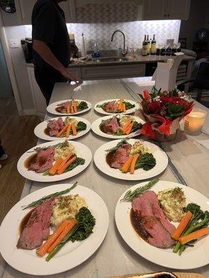 Roast Sirloin with mashed and carrots and broccolini.  Scrumptious.