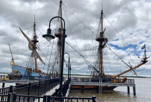 The Kalmar docked in Old New Castle