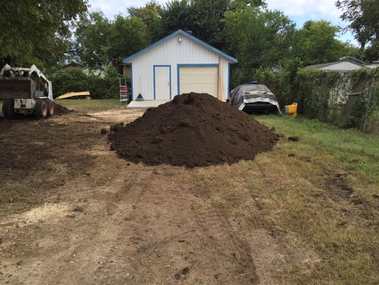 Regular Topsoil for Delivery Only in the San Antonio area call me by phone to order or text. 210-421-2077