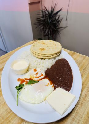 Desayuno Tipico Salvadoreño