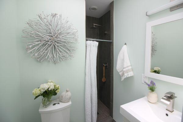 Small Space/Bathroom Makeover