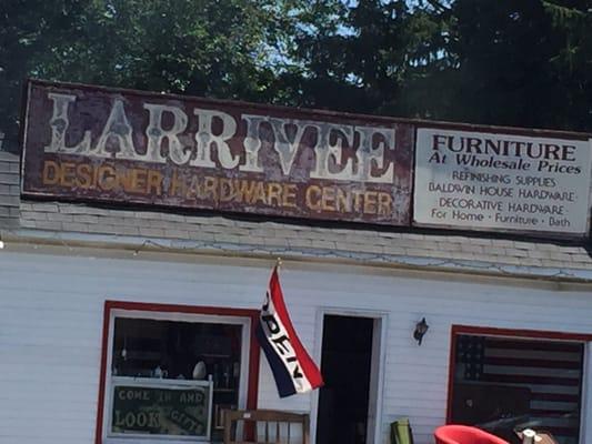 Larrivee Designer Hardware Center