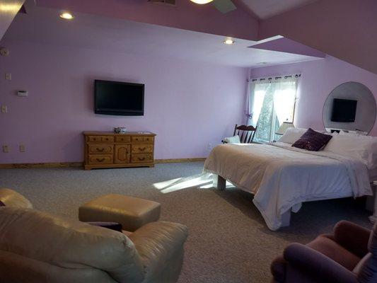 Isabel room, with a flat screen TV.  Home made breakfast is included with all our rooms.