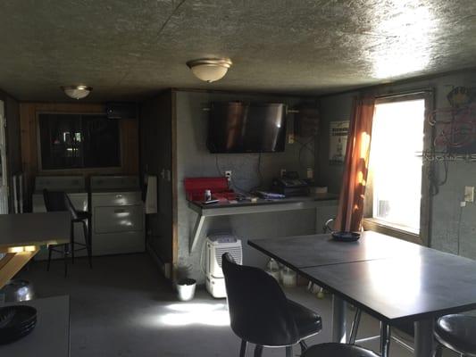 Large Heated Smoking Room with TV and even laundry do your laundry while you have a beer!!