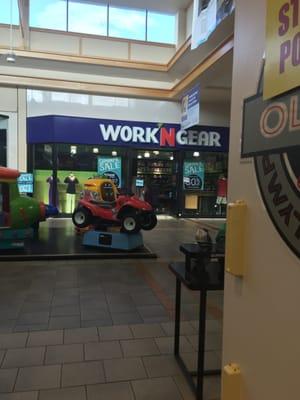 WorkNGear of Hanover -- Hanover Mall : 1775 Washington Street / Route 53, Hanover       Storefront