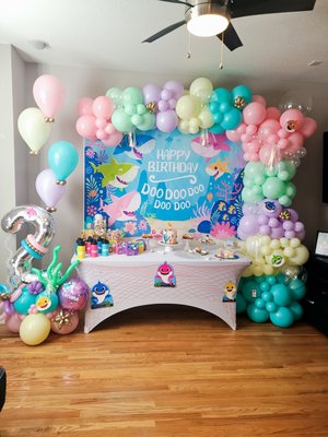 12ft Balloon Garland and customized balloon bouquet.