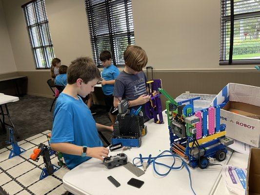 Robot building and testing for VEX IQ competitions