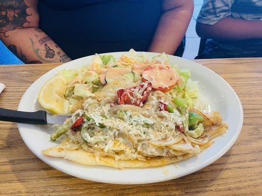 Filete à la casa - Homestyle fish with bell peppers & onions in a butter sauce.  No rice or beans, replaced with Ensalada (salad).