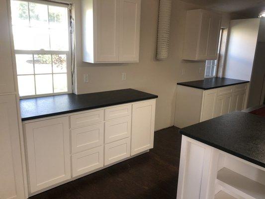 Countertops extending into the window sills is a beautiful look!