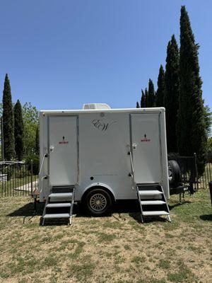 2 stall trailer at a Sacramento, CA wedding