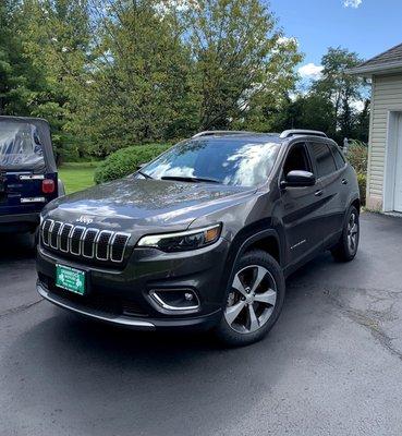 2019 Jeep Cherokee - looks and runs like new