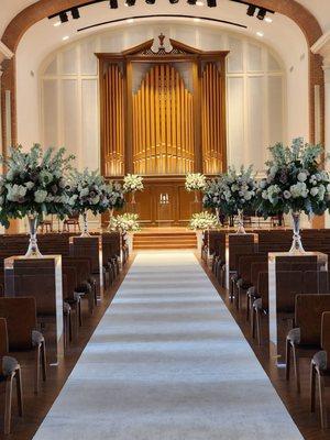 Classic wedding floral makes a dreamy aisle!