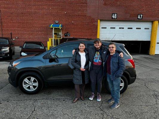 Muchas gracias Aguilar family! We had a great time getting to know one another and helping you find your new-to-you Chevy Trax.