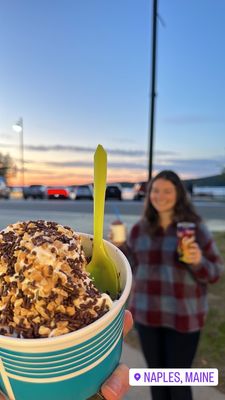 Hot fudge sundae