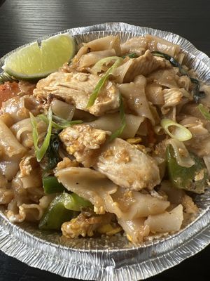 Drunken noodles with chicken