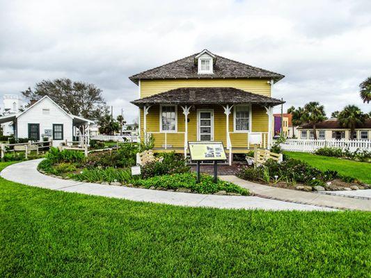 Beaches Museum in Jax Beach. Landscape and Maintenance done by Rockaway, Inc.