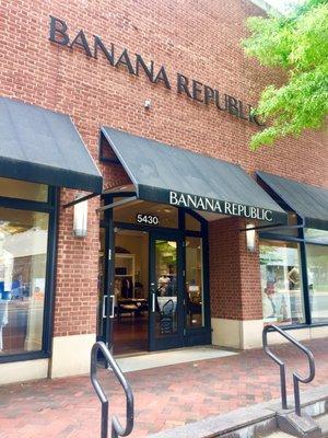 Exterior of the store @ Banana Republic