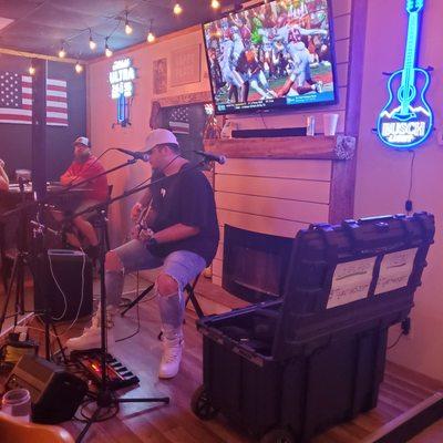 Live music Friday and Saturday night.