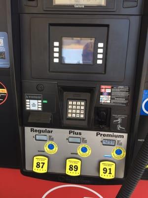 This has to be the cleanest gas pump I've seen in California!