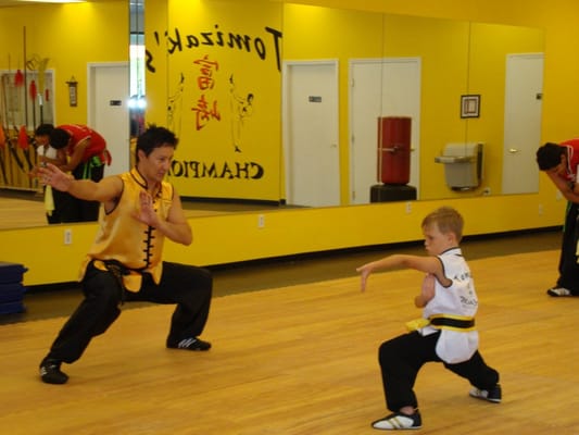 Master Tomizaki preparing students for a tournament