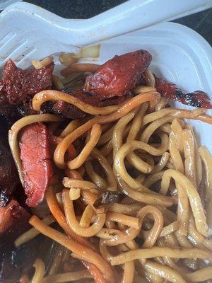 Zoom in close to see the roach mixed into the lo mien