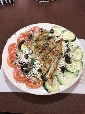 Mediterranean salad with grilled chicken