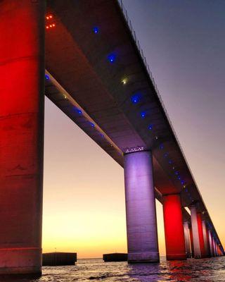 Skyway bridge lights show