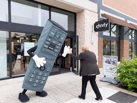 Remo was very entertaining and helped draw attention to the Xfinity store during lunch hour. #encorenationwide