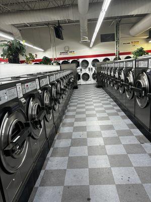 One row of the mini rows of washers and all different sizes super clean my dad and the dryers in the back that are free.