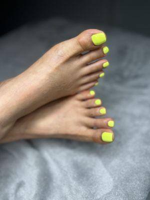 Gel pedicure