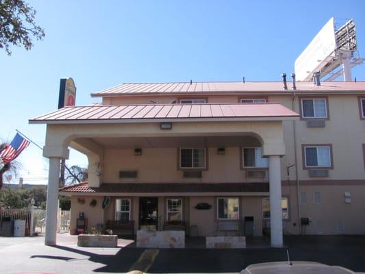 Front entrance to Super 8 San Antonio Fiesta location