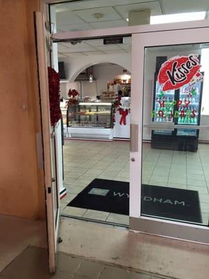 Entrance to 2nd new location of kisses from Italy